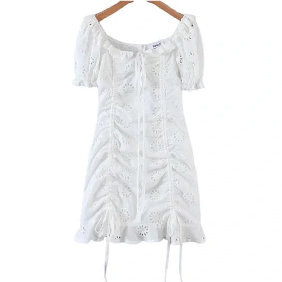 NWT SELFIE LESLIE La Quinta White Eyelet Lace Ruched Mini Dress w Puff Sleeves - Picture 4 of 16